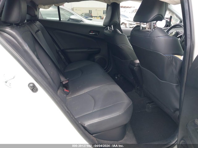 Toyota Prius Three Touring 2018 JTDKARFU8J3064193 Image 8