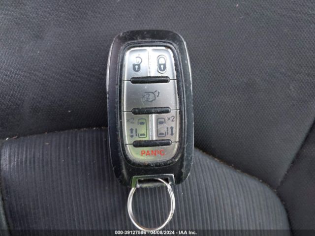 2C4RC1DG2HR660358 Chrysler Pacifica Touring