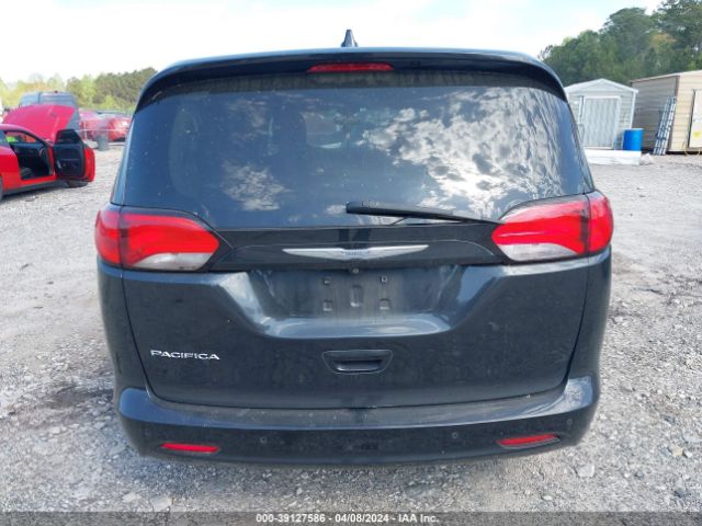 2C4RC1DG2HR660358 Chrysler Pacifica Touring
