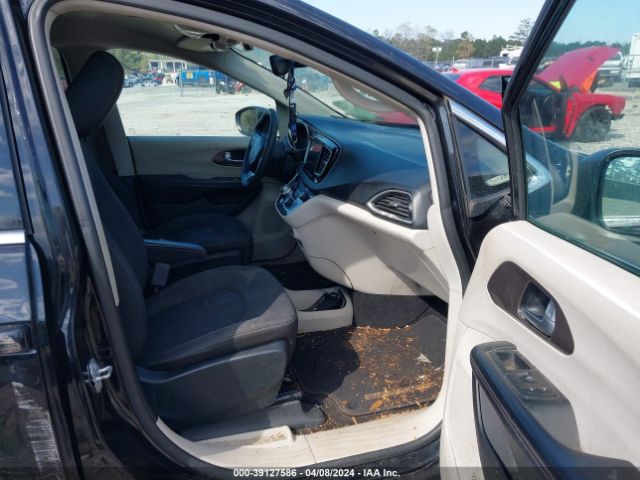 2C4RC1DG2HR660358 Chrysler Pacifica Touring