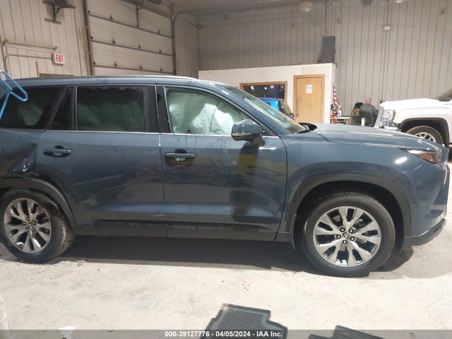 Toyota Grand Highlander Limited 2024 5TDAAAB59RS011556 Image 14