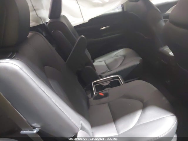Toyota Grand Highlander Limited 2024 5TDAAAB59RS011556 Image 8