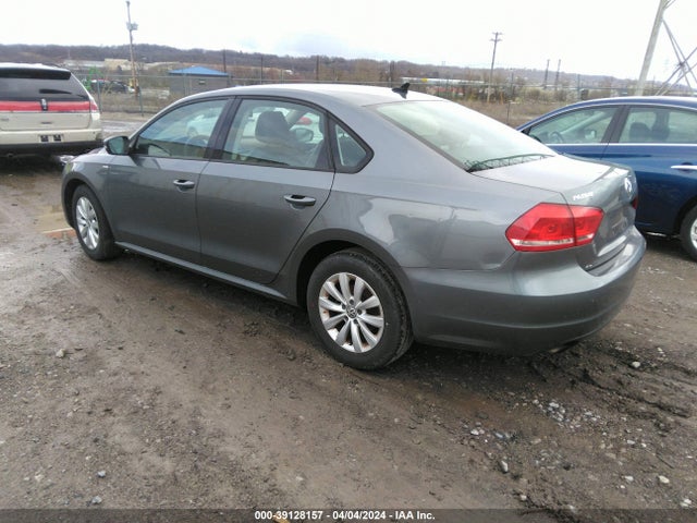 1VWAT7A35FC093034 Volkswagen Passat 1.8t Wolfsburg Edition
