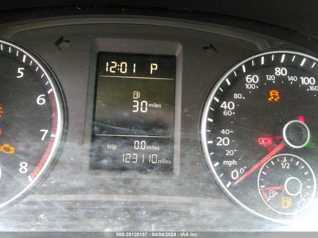 1VWAT7A35FC093034 Volkswagen Passat 1.8t Wolfsburg Edition