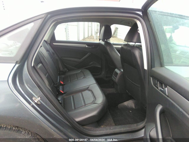 1VWAT7A35FC093034 Volkswagen Passat 1.8t Wolfsburg Edition