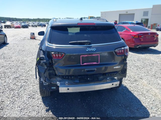 3C4NJCBB6JT233470 Jeep Compass Latitude Fwd
