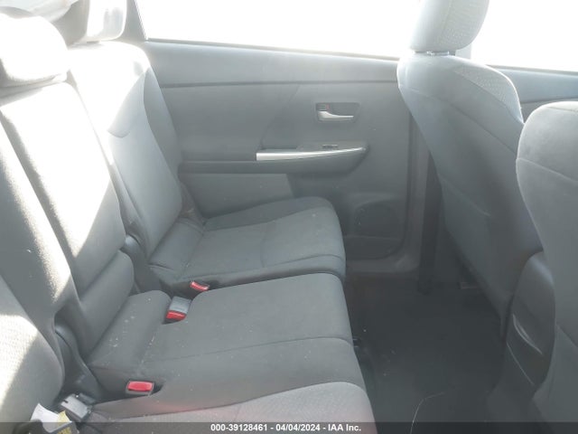 Toyota Prius V Three 2014 JTDZN3EU3EJ009525 Image 8