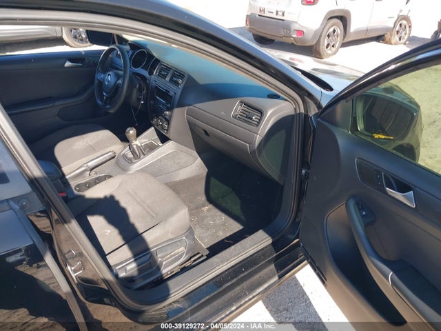 3VW1K7AJ8FM353118 Volkswagen Jetta 2.0l S