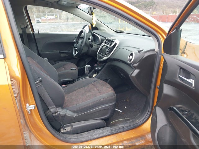 Chevrolet Sonic Lt Auto 2018 1G1JD6SB3J4140900 Image 5