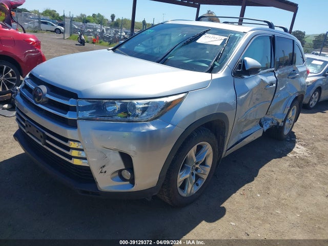 Toyota Highlander Limited 2018 5TDDZRFH9JS869333 Image 2