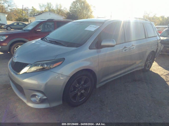 Toyota Sienna Se 8 Passenger 2017 5TDXZ3DC3HS897186 Image 2