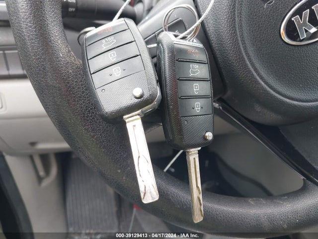 KIA SEDONA LX 2015 KNDMB5C17F6060456 Image 11