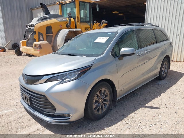 Toyota SIENNA XLE 2021 5TDYRKEC0MS067515 Image 2