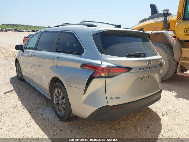 Toyota SIENNA XLE 2021 5TDYRKEC0MS067515 Image 3
