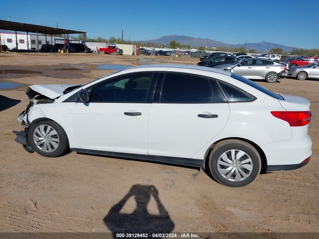 Ford FOCUS S 2016 1FADP3E27GL214247 Image 13