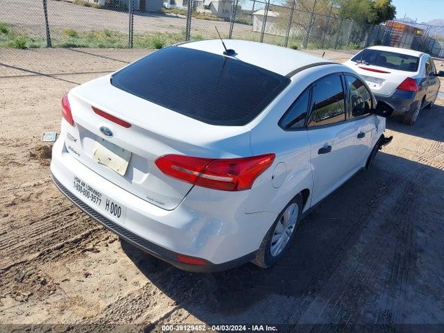 Ford FOCUS S 2016 1FADP3E27GL214247 Image 4