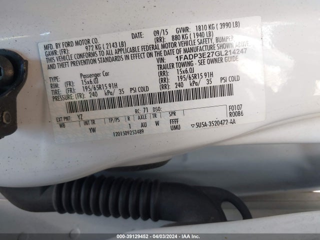 Ford FOCUS S 2016 1FADP3E27GL214247 Image 9
