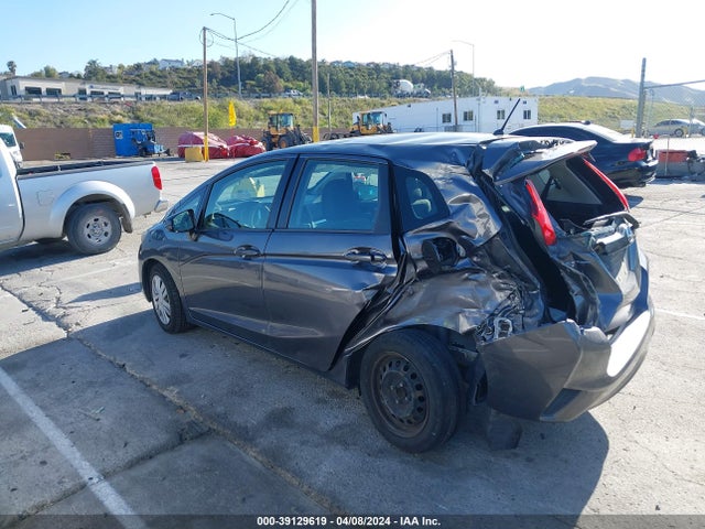 Honda FIT LX 2015 3HGGK5H57FM772749 Image 3