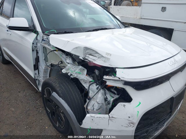 KIA Niro Ev Wave 2023 KNDCT3L18P5015482 Image 6