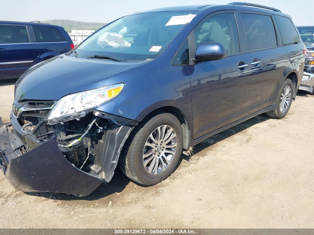 Toyota SIENNA XLE 2020 5TDYZ3DCXLS042899 Image 2