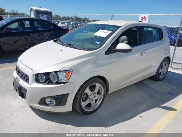 Chevrolet Sonic Ltz Auto 2015 1G1JE6SB7F4124008 Image 2