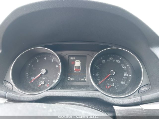 1VWBA7A38JC022557 Volkswagen Passat 2.0t Se