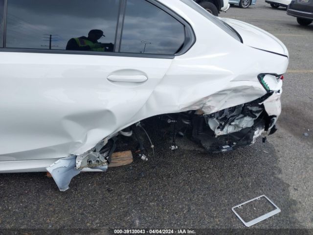 3MW69FF00R8E34963 BMW 3 Series 330i