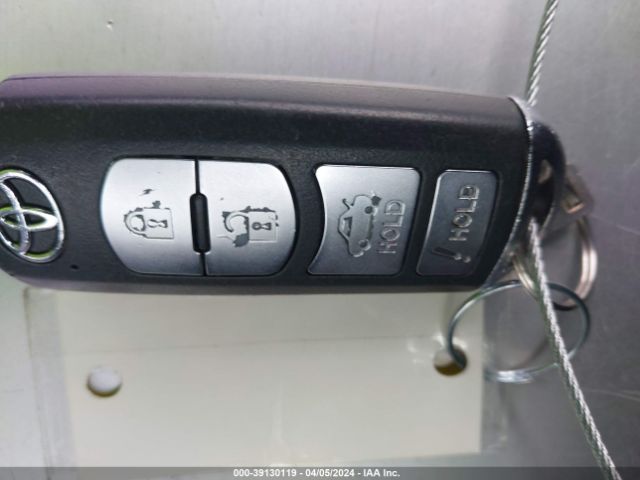 3MYDLBYV1KY510839 Toyota YARIS LE