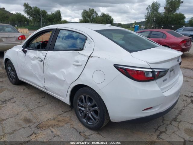 3MYDLBYV1KY510839 Toyota YARIS LE