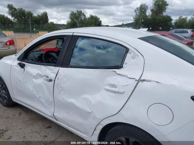 3MYDLBYV1KY510839 Toyota YARIS LE