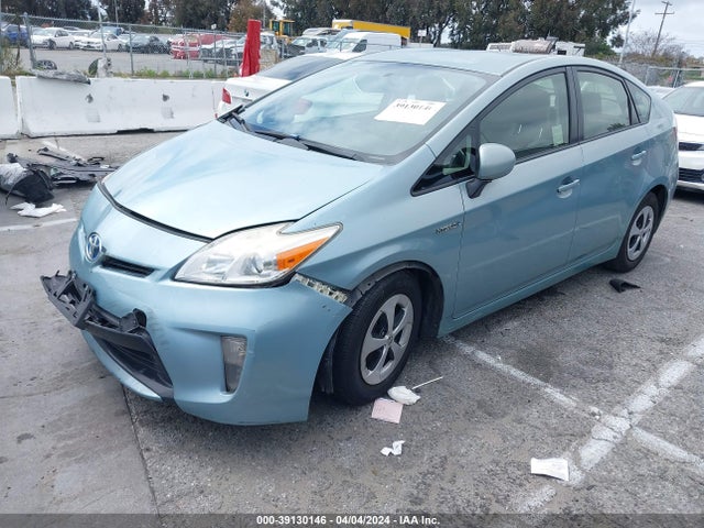 Toyota Prius Three 2015 JTDKN3DU3F1900676 Image 2