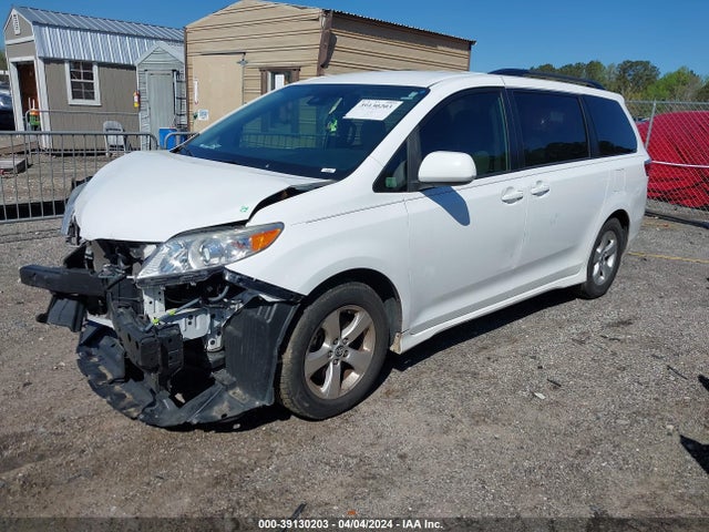 Toyota SIENNA LE 2020 5TDKZ3DC3LS023696 Image 2