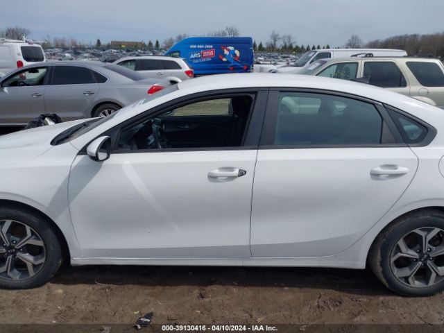 3KPF24AD2ME303372 KIA Forte Lxs