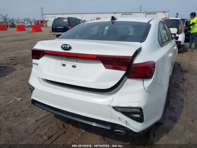 3KPF24AD2ME303372 KIA Forte Lxs