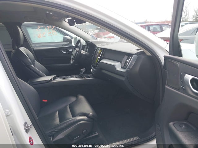 Volvo Xc60 T5 Momentum 2019 LYV102RK9KB177785 Image 5