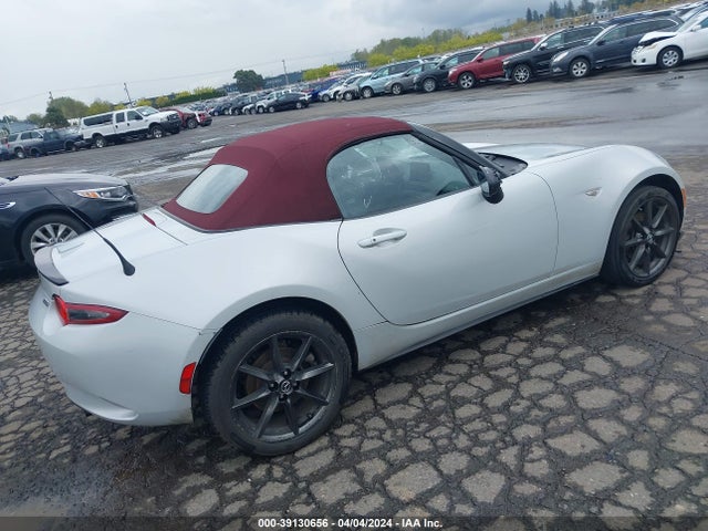 Mazda Mx-5 Miata Club 2018 JM1NDAC76J0204635 Image 4