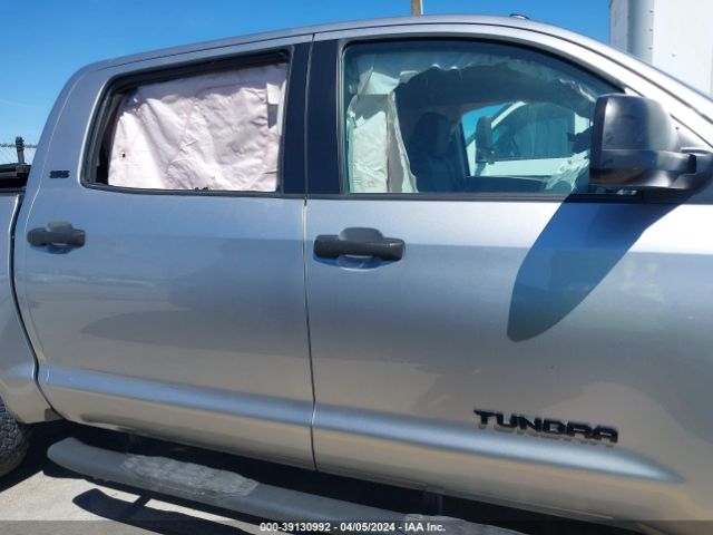 5TFEM5F15JX128153 Toyota Tundra Sr5 4.6l V8