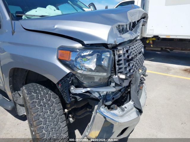 5TFEM5F15JX128153 Toyota Tundra Sr5 4.6l V8