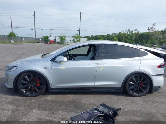 Tesla Model X 60d/p100d/p90d 2016 5YJXCAE47GF003898 Image 15