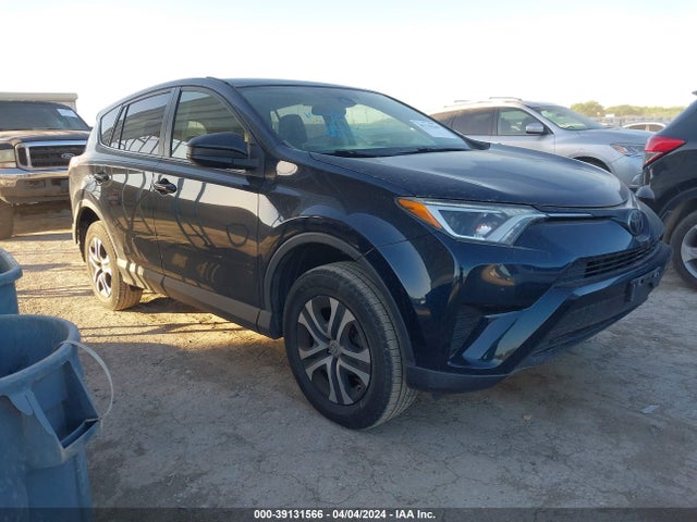 Toyota RAV4 LE 2018 JTMZFREV7JJ195699 главное изображение