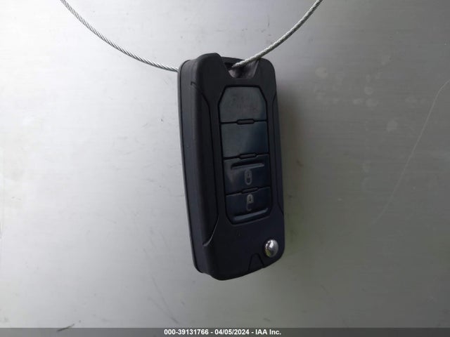 ZACCJABTXFPB81571 Jeep Renegade Latitude
