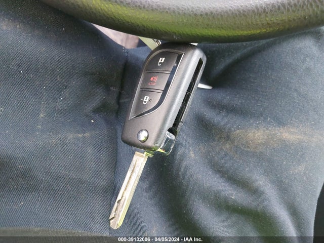 Toyota RAV4 LE 2022 JTMF1RFV4ND088386 Image 11