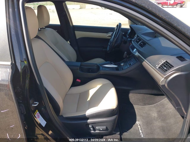 Lexus CT 200H 2014 JTHKD5BHXE2190381 Image 5