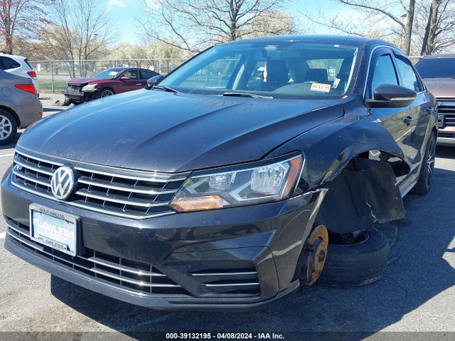 1VWDT7A3XHC051961 Volkswagen Passat 1.8t R-line