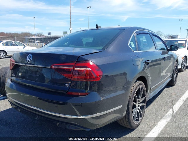 1VWDT7A3XHC051961 Volkswagen Passat 1.8t R-line