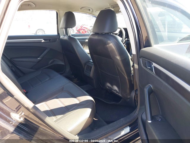 1VWDT7A3XHC051961 Volkswagen Passat 1.8t R-line