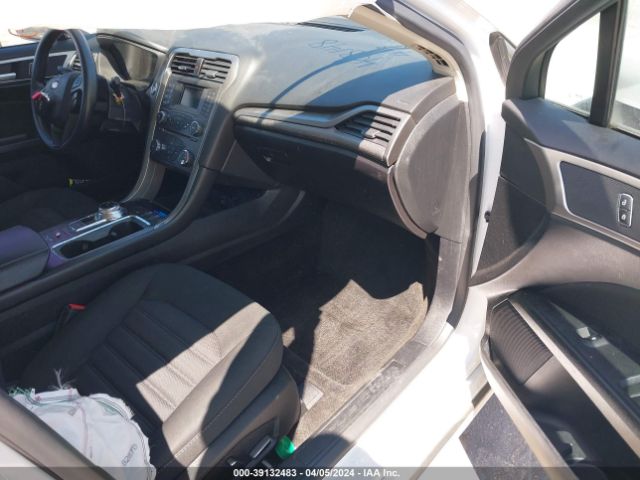 3FA6P0H76JR278030 Ford FUSION SE