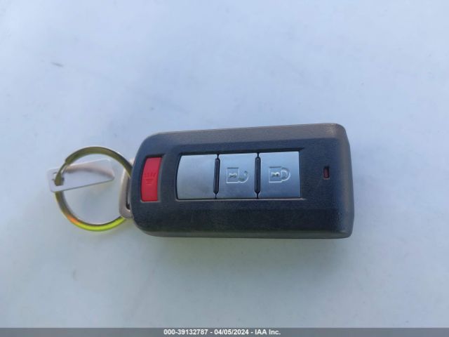 JA4AD3A35KJ002157 Mitsubishi Outlander Se