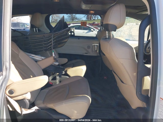 5TDZSKFC5NS052372 Toyota Sienna Limited