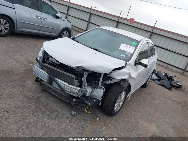 Chevrolet Sonic Lt Auto 2018 1G1JD5SB3J4141314 Image 2